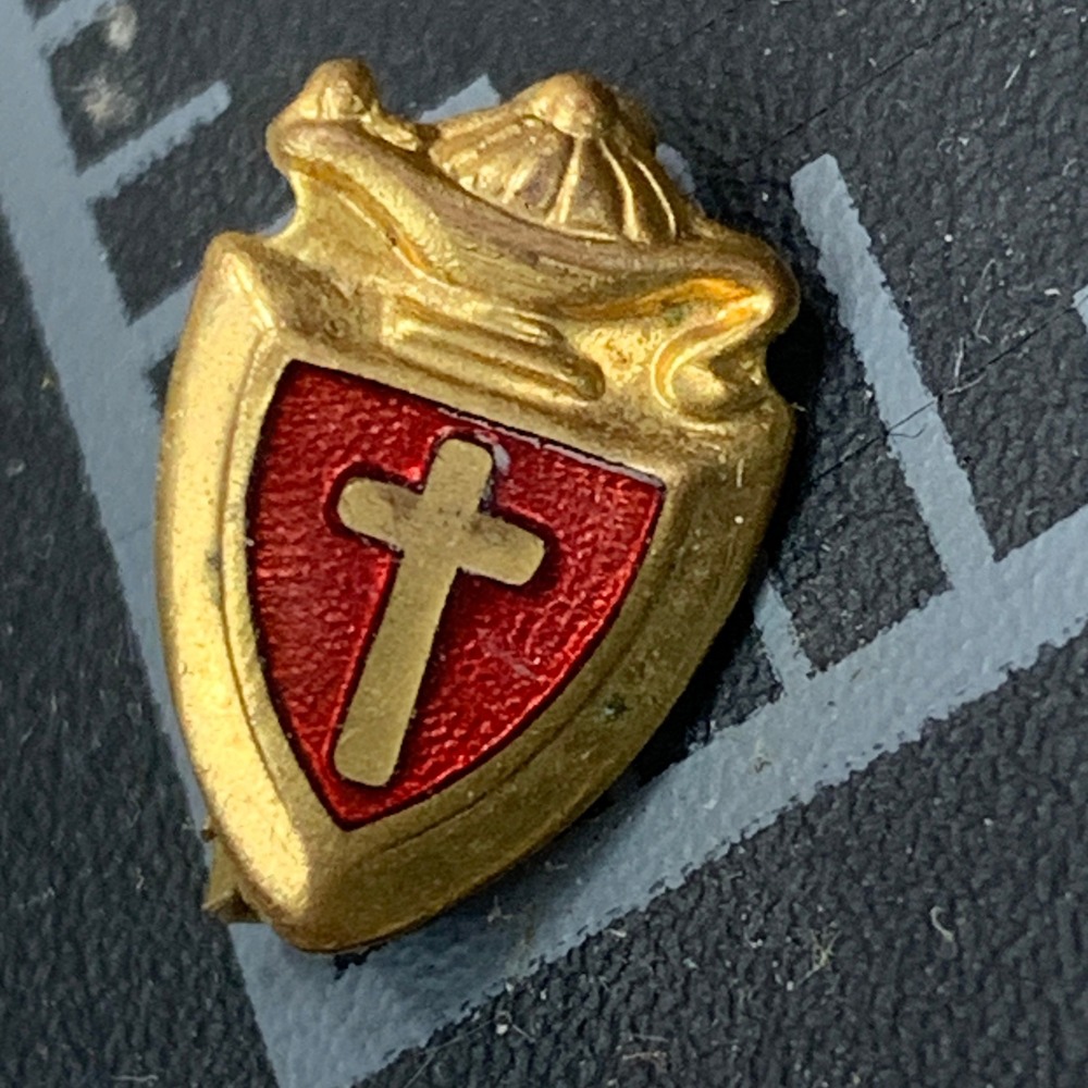 Gold Shield Red Cross Enamel 14/" Lapel Pin Badge Religious Christian Symbol